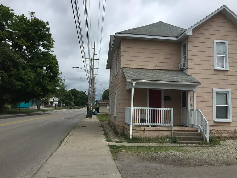 217 NW 5th St — Photo 1