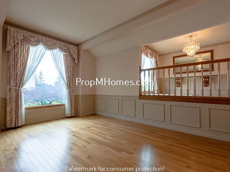 8817 NW Hazeltine St — Photo 3