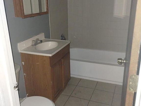 5th image of 8001 S Justine St #1519-3