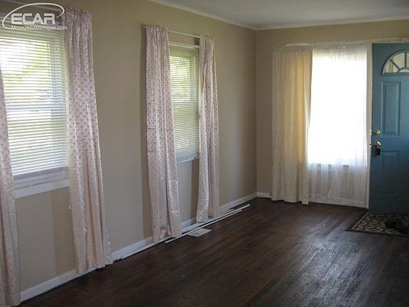 3rd image of 2046 E Boatfield Ave
