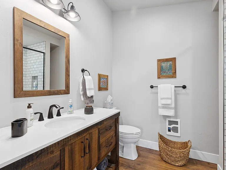 236 W Kent Ave #B — Photo 6