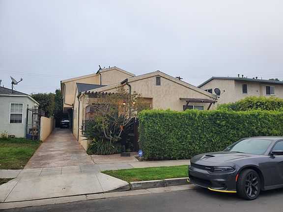 Entrance to back unit