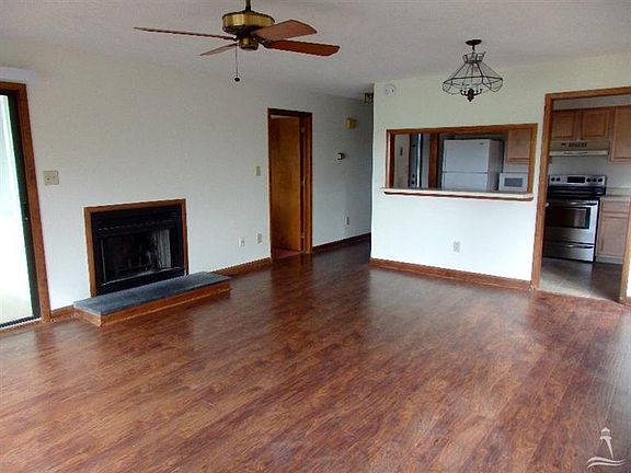 3rd image of 13 Pinehurst Dr