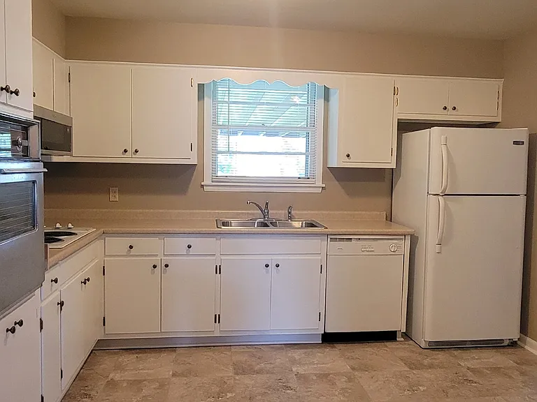 6408 Robinhood Ln NW — Photo 5