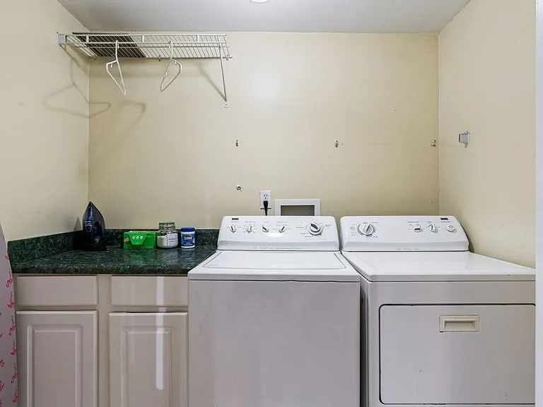 212 Stacy St — Photo 10