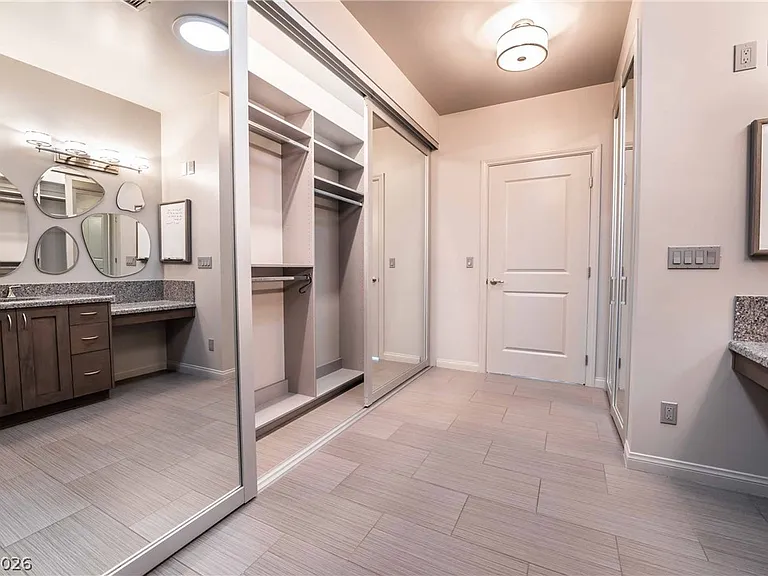 980 Vegas Valley Dr — Photo 21