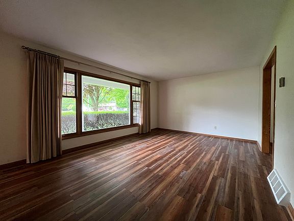 3rd image of 345 Watkins Ln