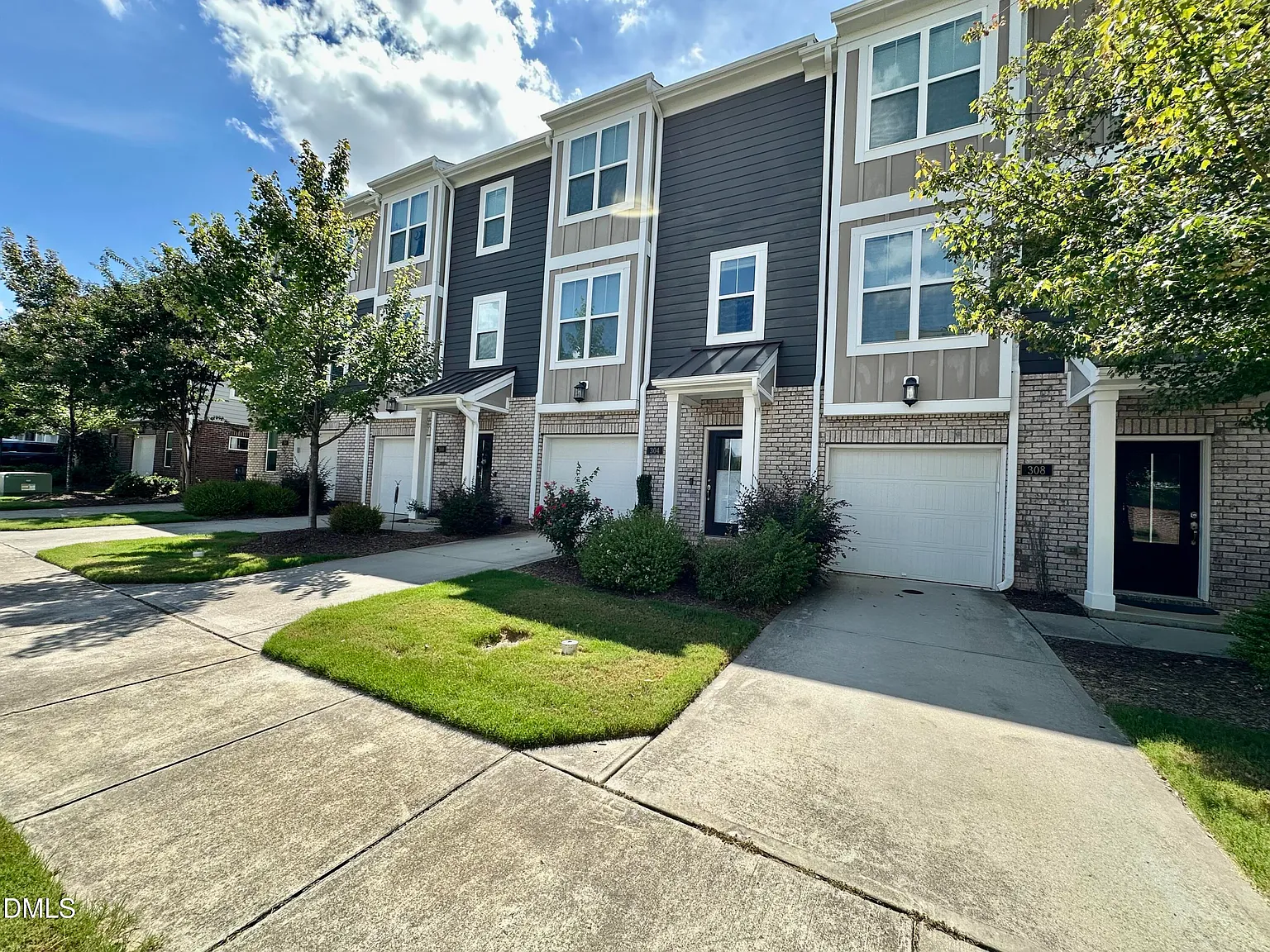 3 bed, 2.5 bath, 1808 sqft, $2,050 — Photo 2
