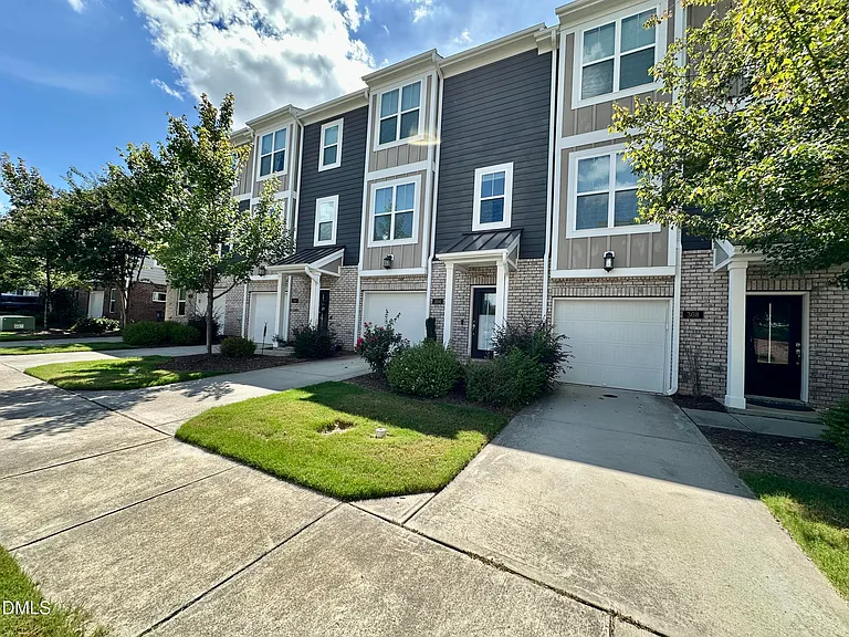 304 Skymont Dr — Photo 2