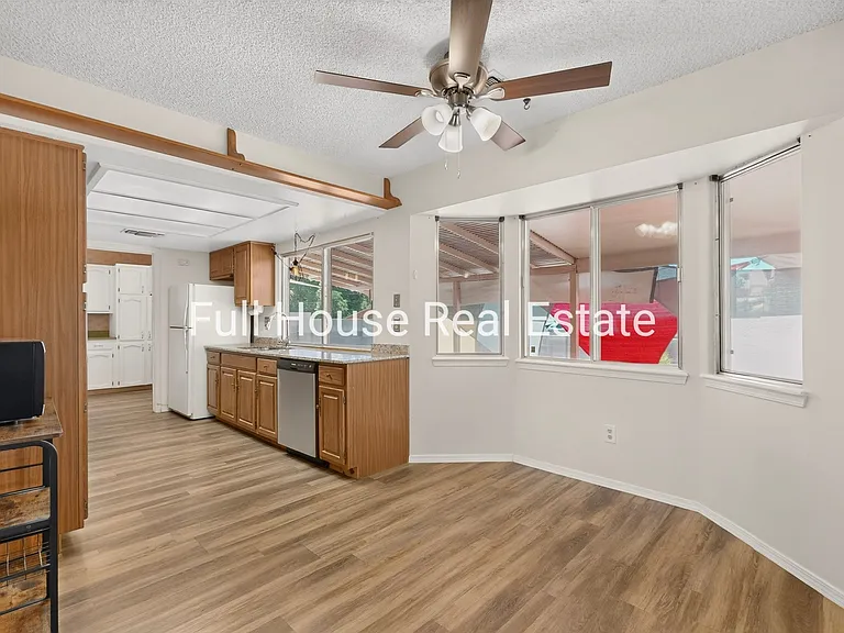 2309 Saturn Pl NE — Photo 13