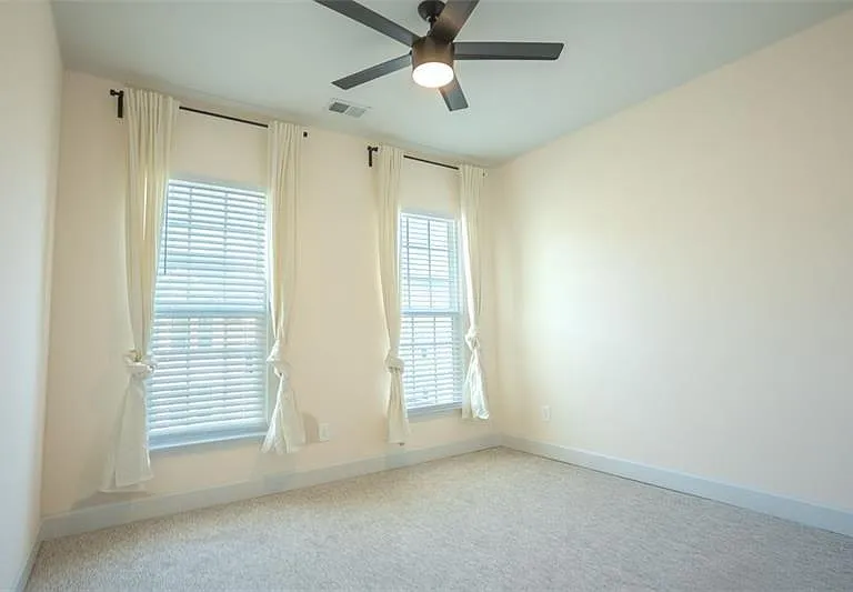1059 Caruso Dr — Photo 14