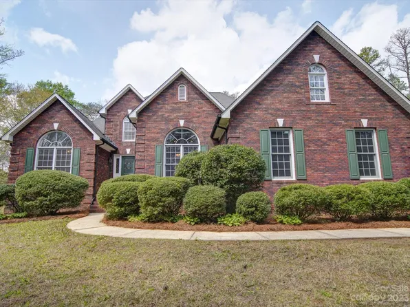 455 Falcon Dr, Harrisburg, NC 28025