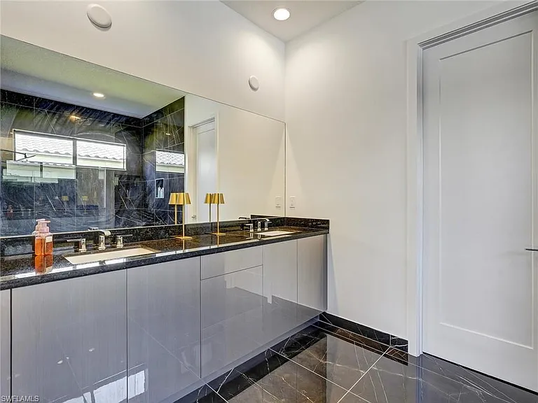 5126 Penella Ave — Photo 24