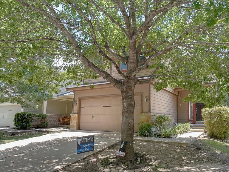 1609 Waxberry Ln — Photo 2