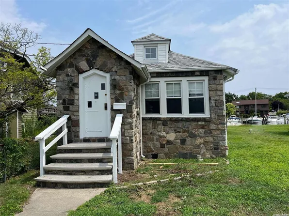 746 S Hickory Street, Lindenhurst, NY 11757