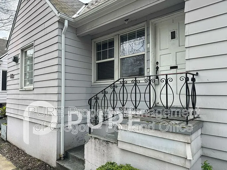715 NE 20th Ave #1 — Photo 3