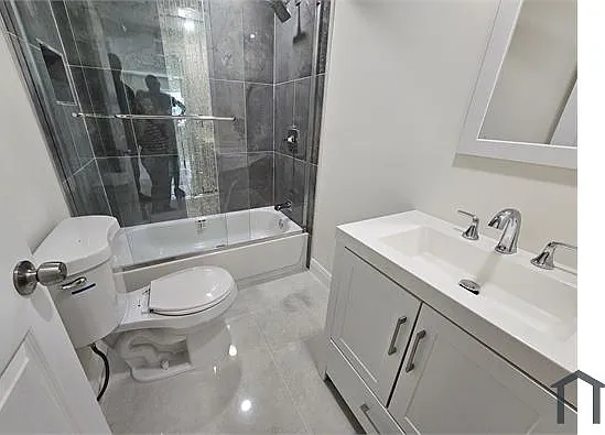 3 bed, 1200 sqft, $2,400 — Photo 3