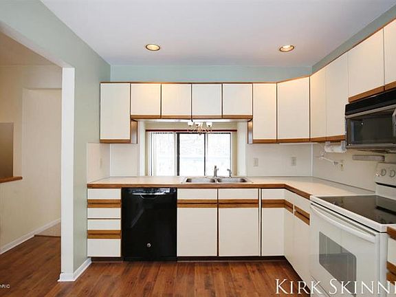 5th image of 2722 Mulford Dr SE