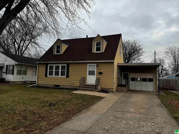 14 Sioux Valley Dr #D, Cherokee, IA 51012