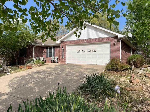1364 Hampshire Cir, Mountain Home, AR 72653
