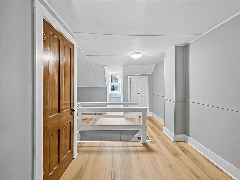 1228 E Centre St — Photo 15