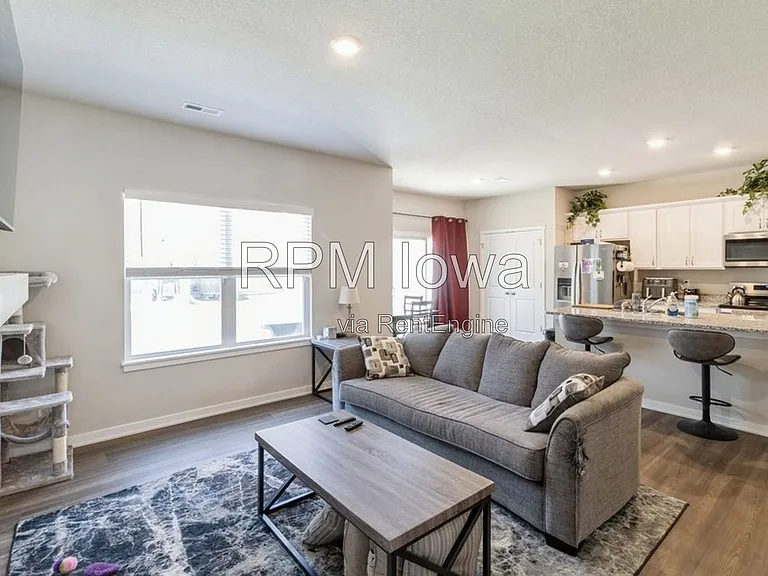 3220 NW Greenwood St — Photo 3