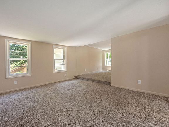 5th image of 196 N Gardner Ave