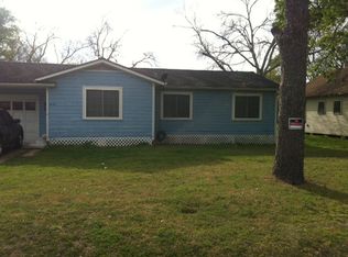 807 N Arcola St, Angleton, TX 77515