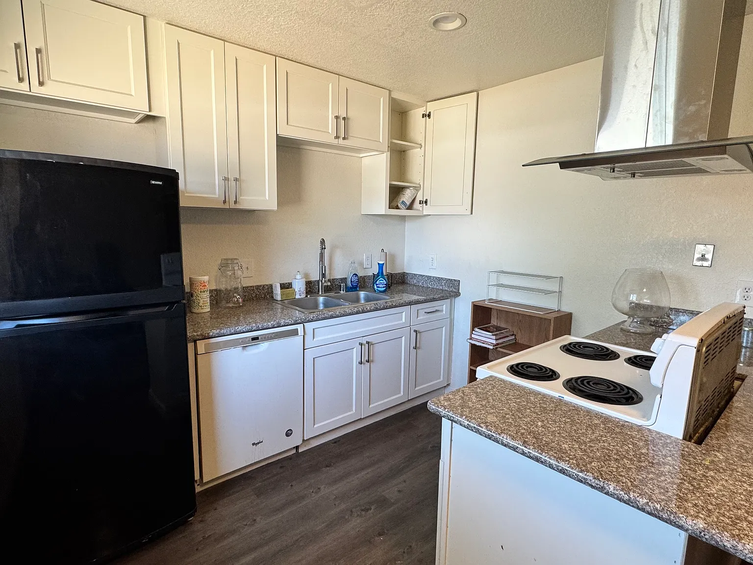 2 bed, 900 sqft, $1,950 — Photo 2