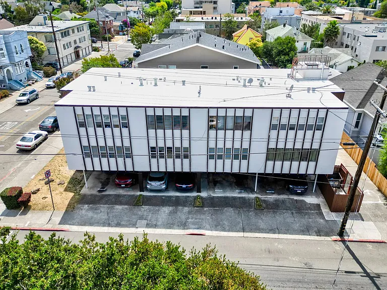 2500 Dana St — Photo 59