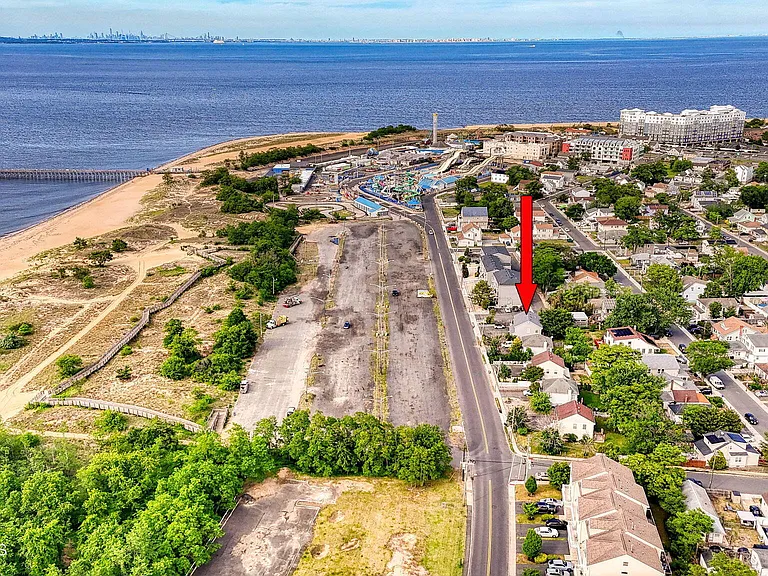 450 Beachway Ave — Photo 10