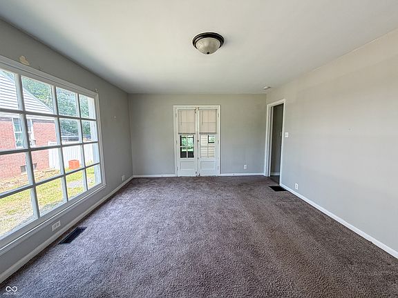 5th image of 3737 N Chester Ave