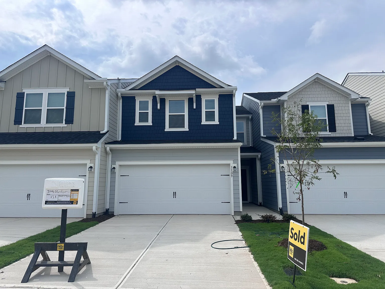 3 bed, 2.5 bath, 1731 sqft, $2,290 — Photo 2