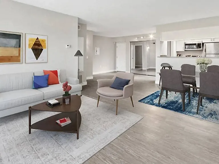 Amanda Regency Apartments — Photo 10