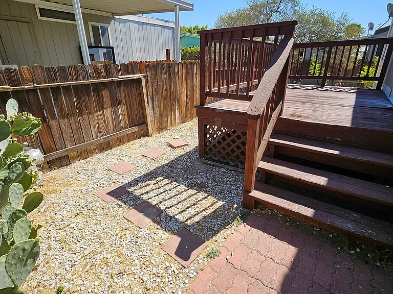 21761 Wisteria St — Photo 15