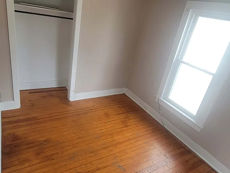 58 Clinton Ave — Photo 6