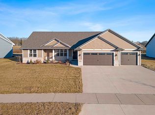 1756 Red Oak St, Green Bay, WI 54313
