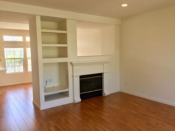 Living Room/Fireplace