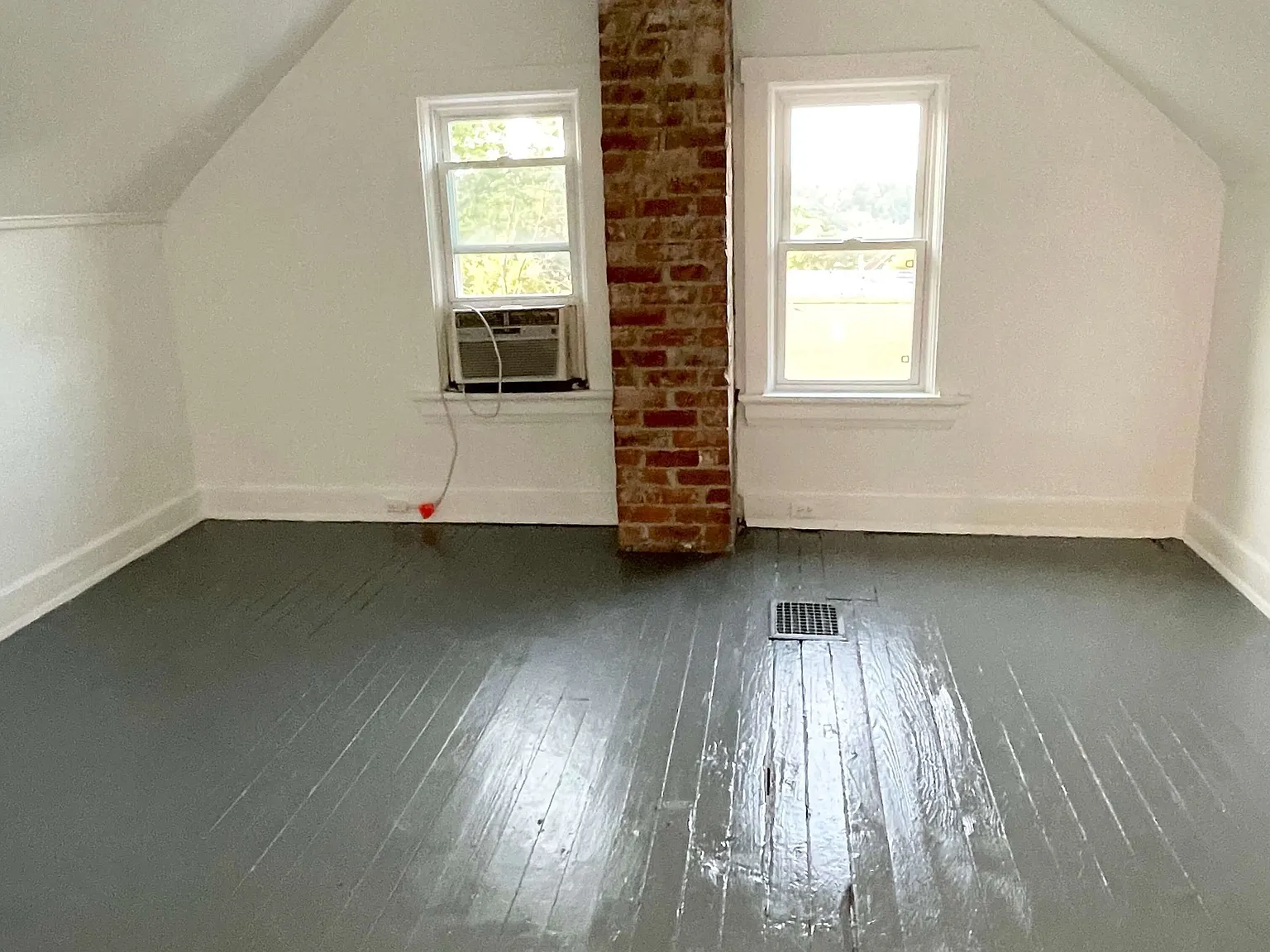 215 Lyon St — Photo 4