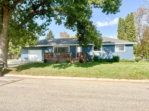 304 Lindstrom Ave W, Grove City, MN 56243