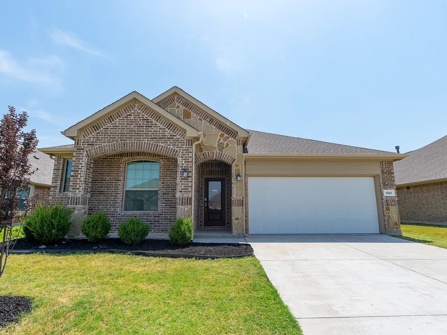 4 bed, 1996 sqft, $2,200 — Photo 2