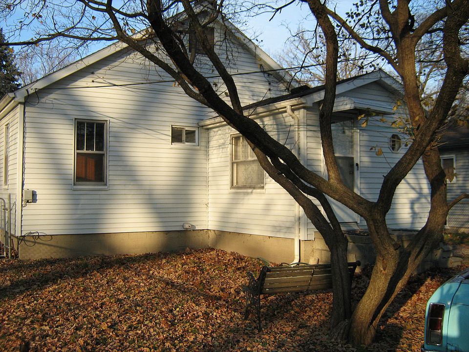 2nd image of 160 Fisher Ct