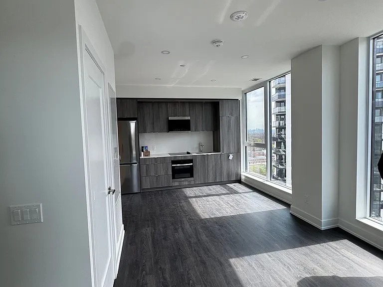 25 Cordova Ave #Penthouse 05 — Photo 9