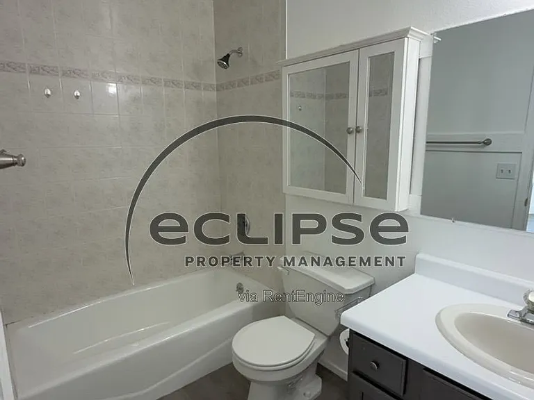 560 Huntington Point Ln — Photo 23