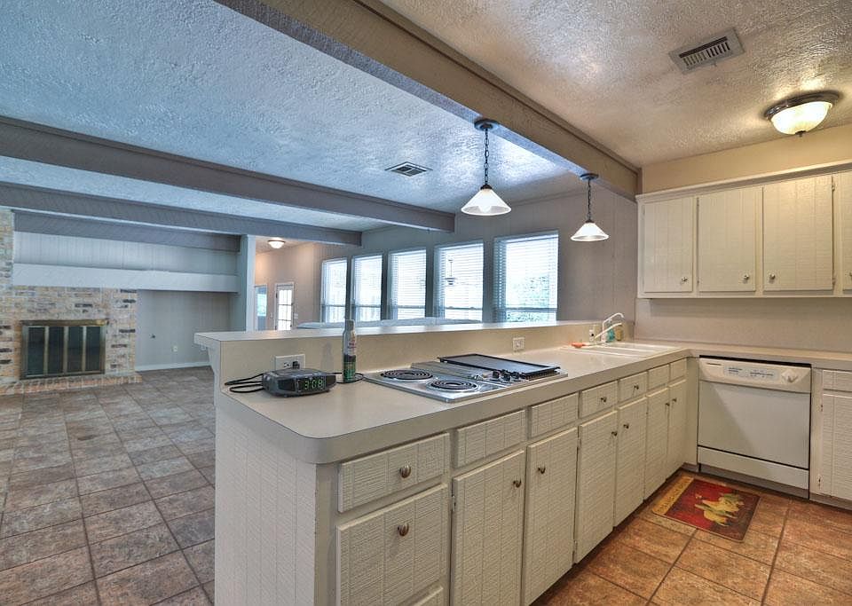 2nd image of 200 Virginia Ln