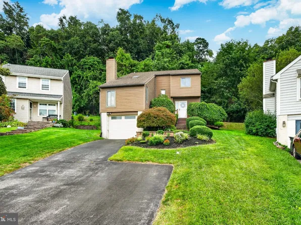 1312 Rhode Island Cir, Downingtown, PA 19335