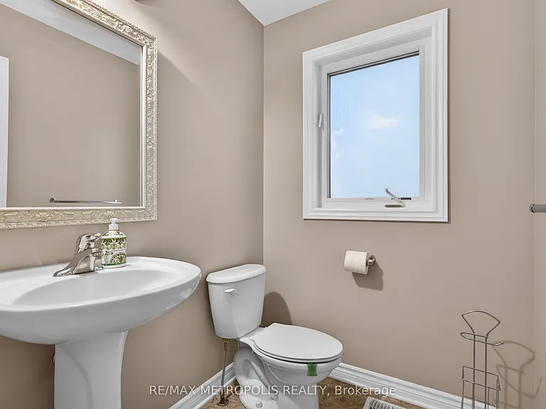 1276 Atkinson St — Photo 12