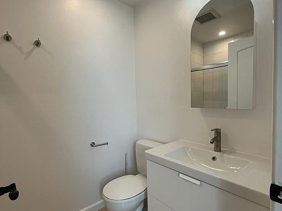 4th image of 2976 Washington St #2