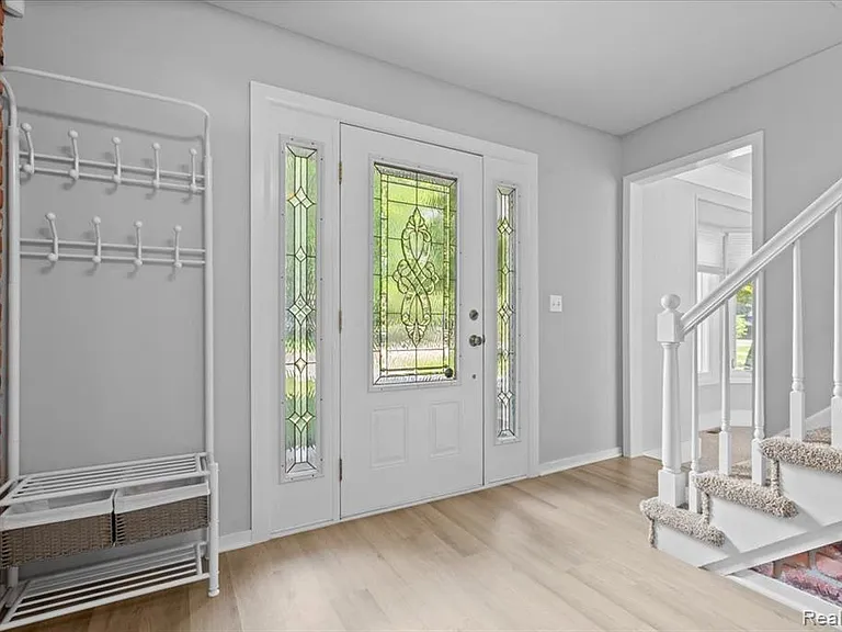 5476 Van Ness Dr — Photo 7