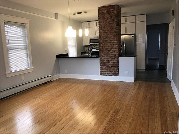 4th image of 131 Wallace St